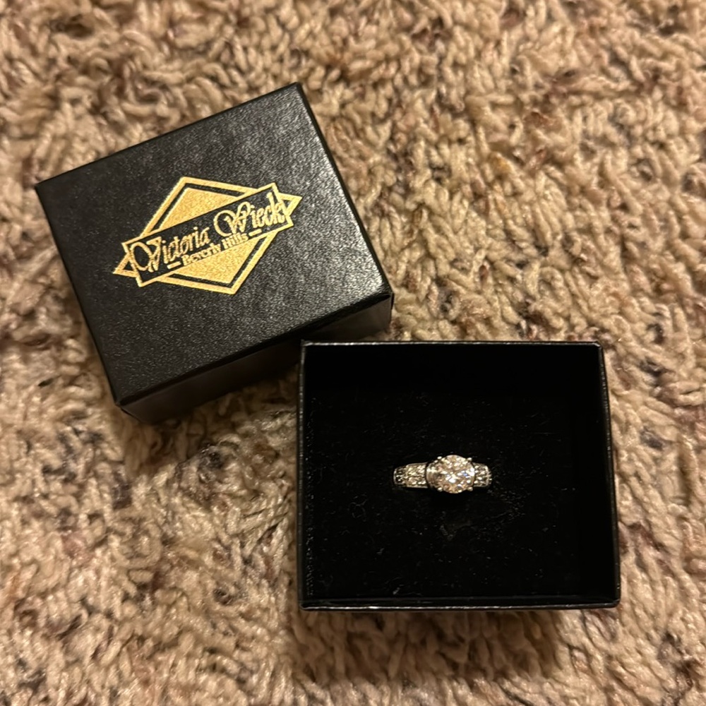 Diamond fashion ring
